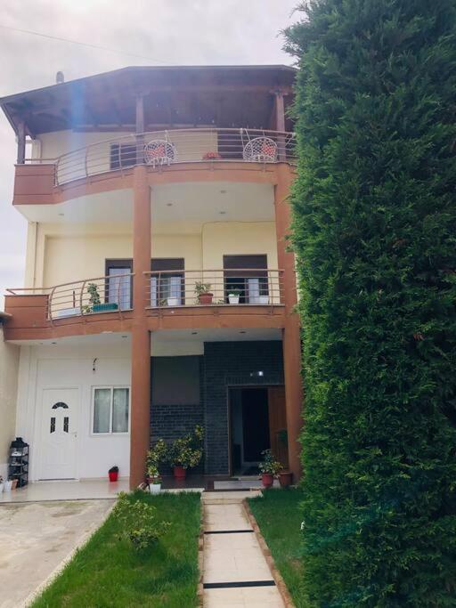 Villa Uklala Kamez Exteriör bild